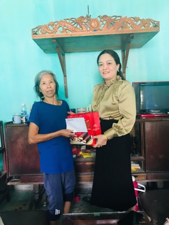 TRƯỜNG MẦM NON HOA MAI: GÓI TRỌN YÊU THƯƠNG TRONG NHỮNG MÓN QUÀ TẾT Ý NGHĨA